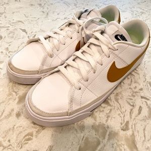Nike Court Legacy Women’s Size 8